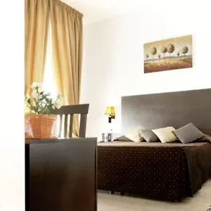 Roman Residence בית הארחה
