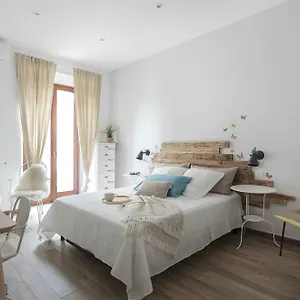 Maison Coquette בית הארחה